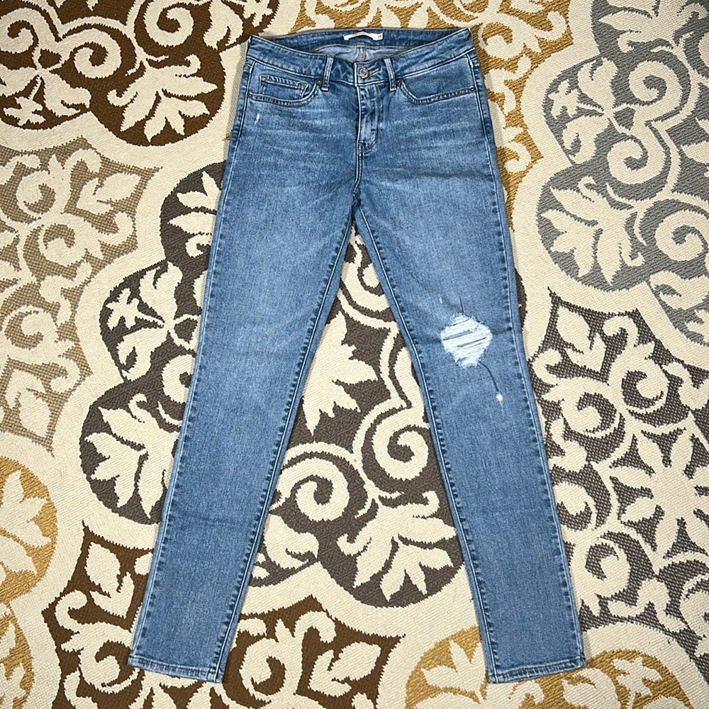 Levi’s 711 skinny distressed blue jeans in size 29
